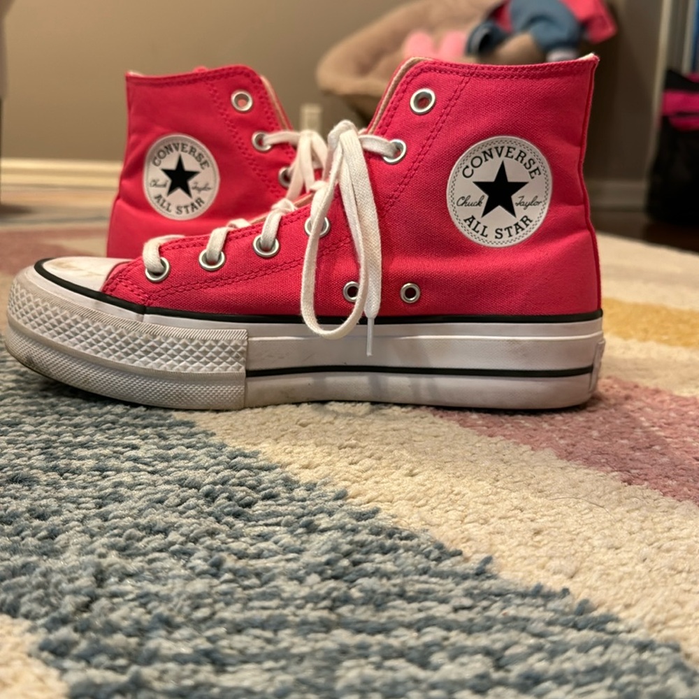 hot pink converse!